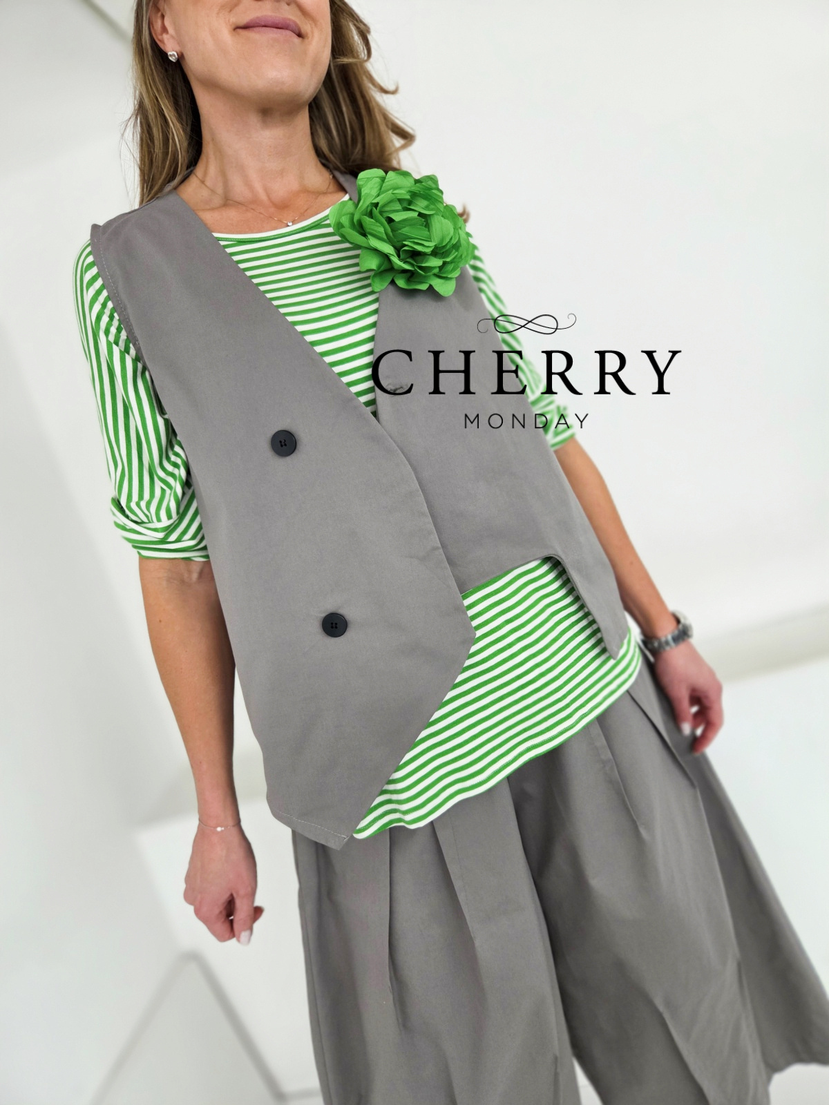 Modni asimetrični telovnik