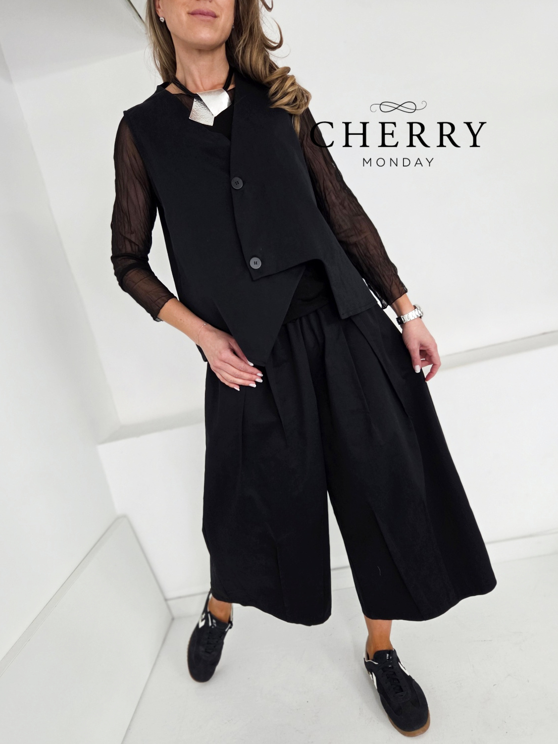 Modni asimetrični telovnik