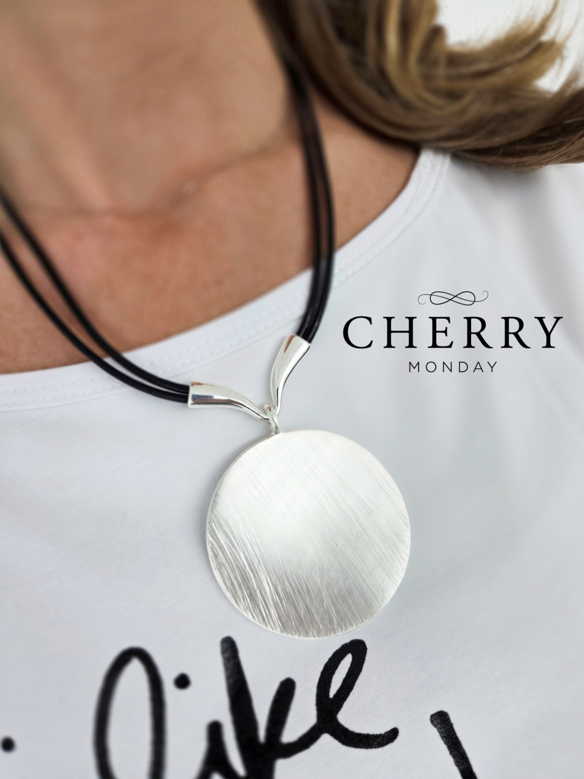 Ogrlica z obojestranskim medaljonom