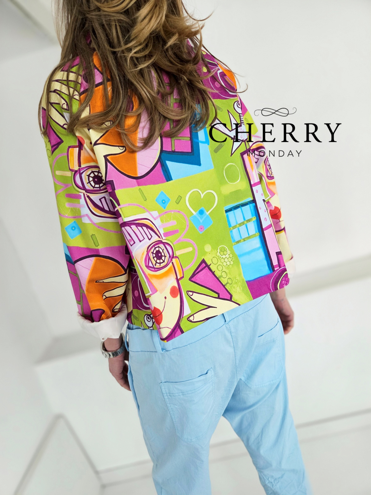 Tanjša jakna živahnega potiska