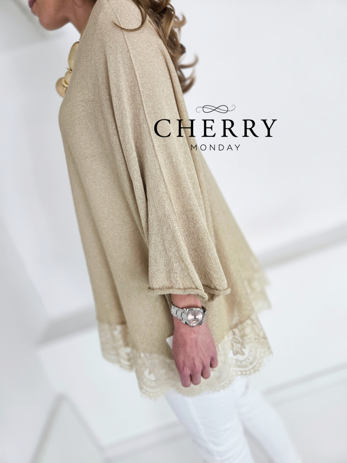 Zlat pulover s čipkastim robom