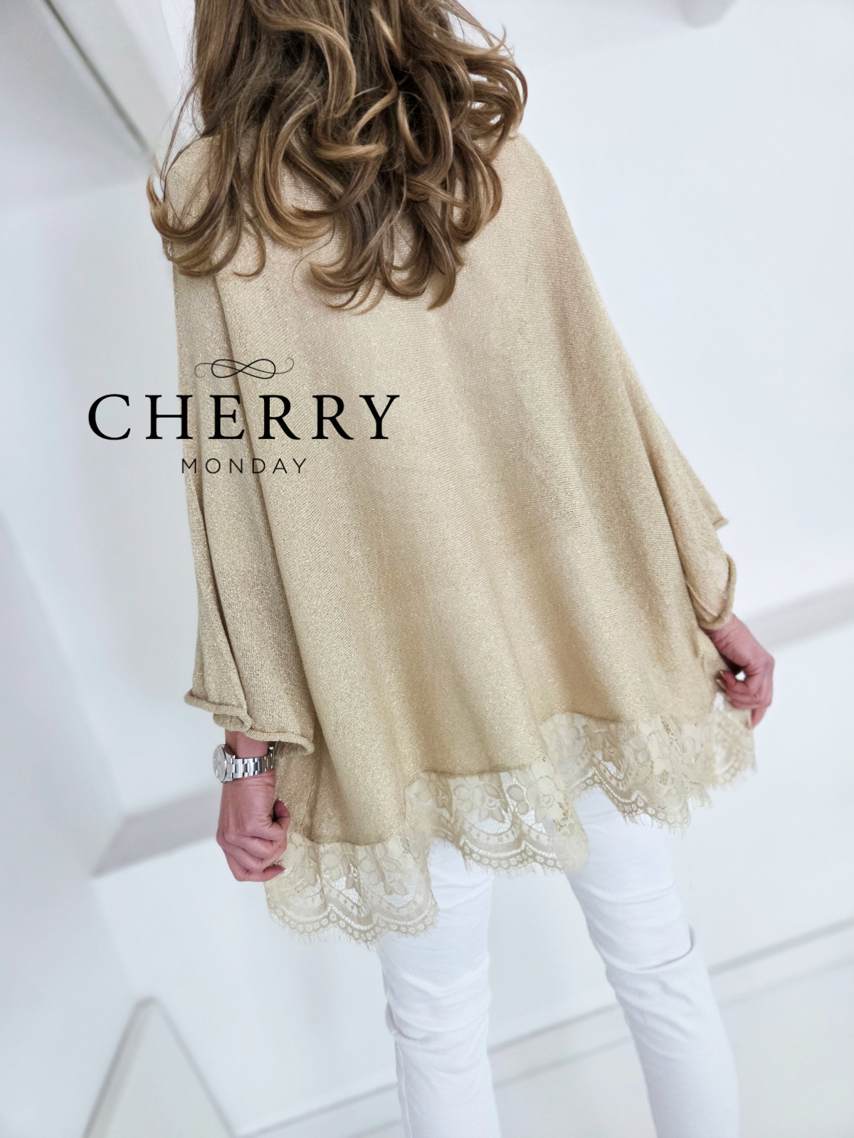 Zlat pulover s čipkastim robom