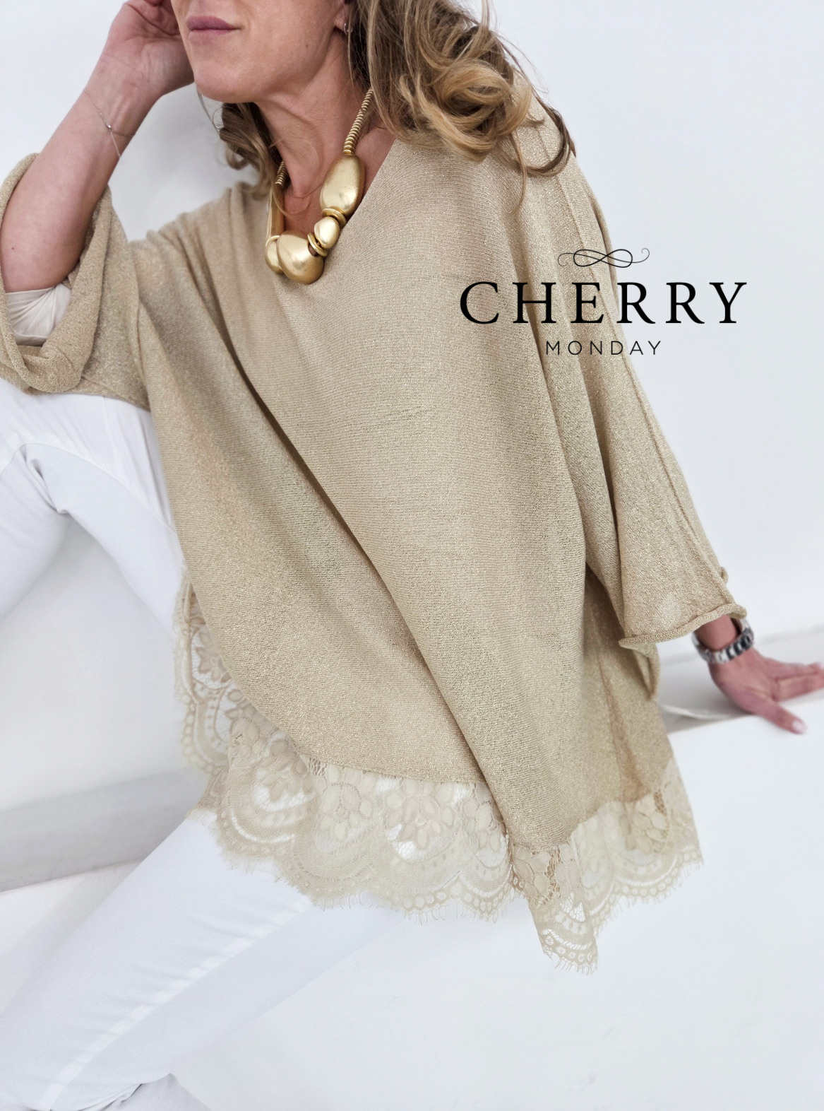 Zlat pulover s čipkastim robom