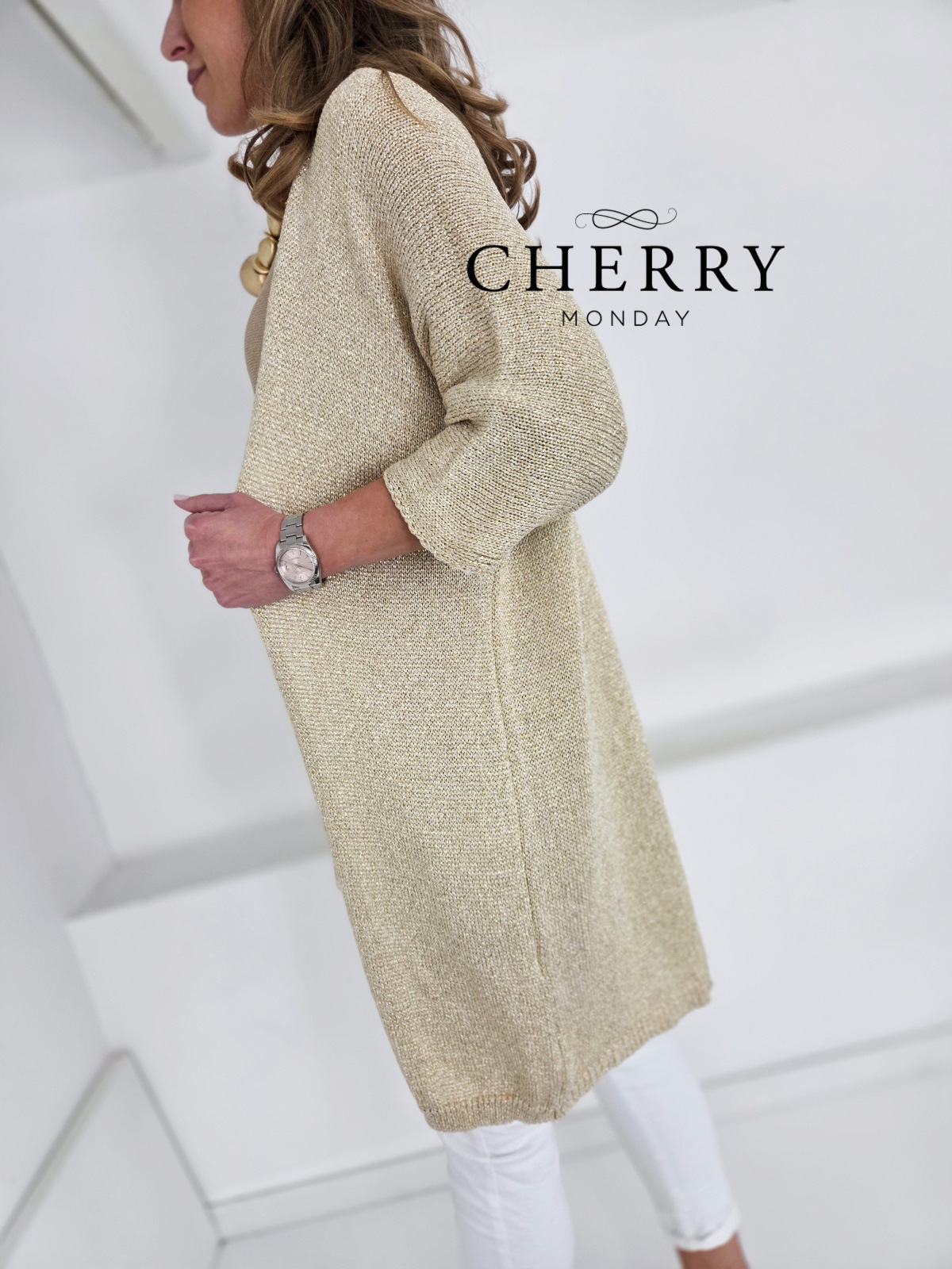 Zlata jopa svetlečega videza