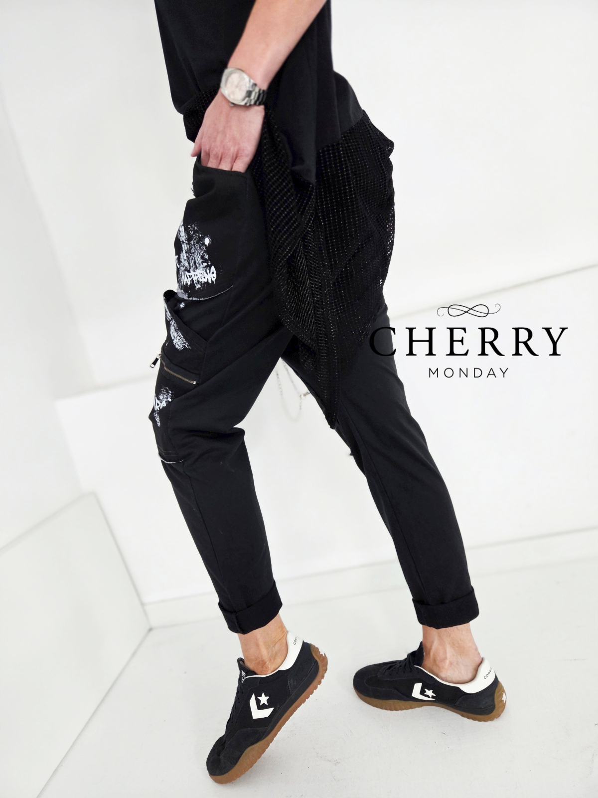 Baggy hlače z detajli