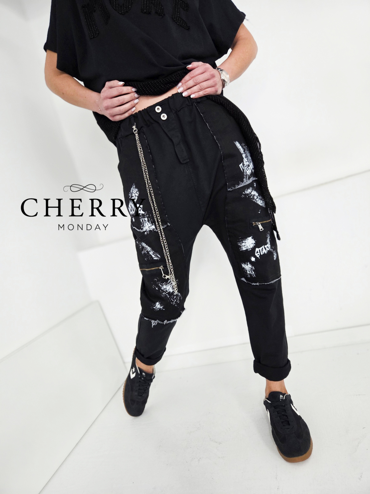 Baggy hlače z detajli