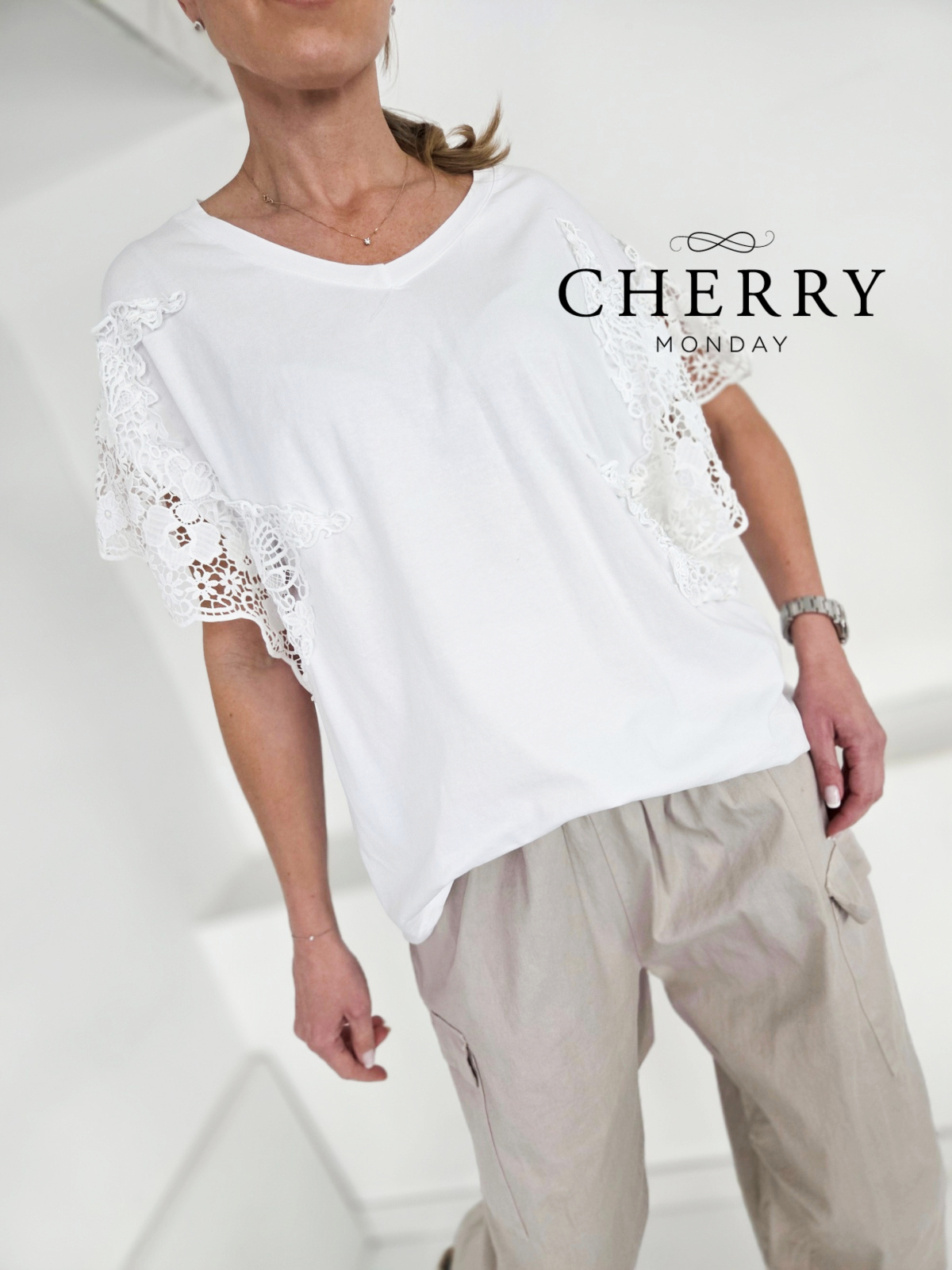 Kratka majica s čipko