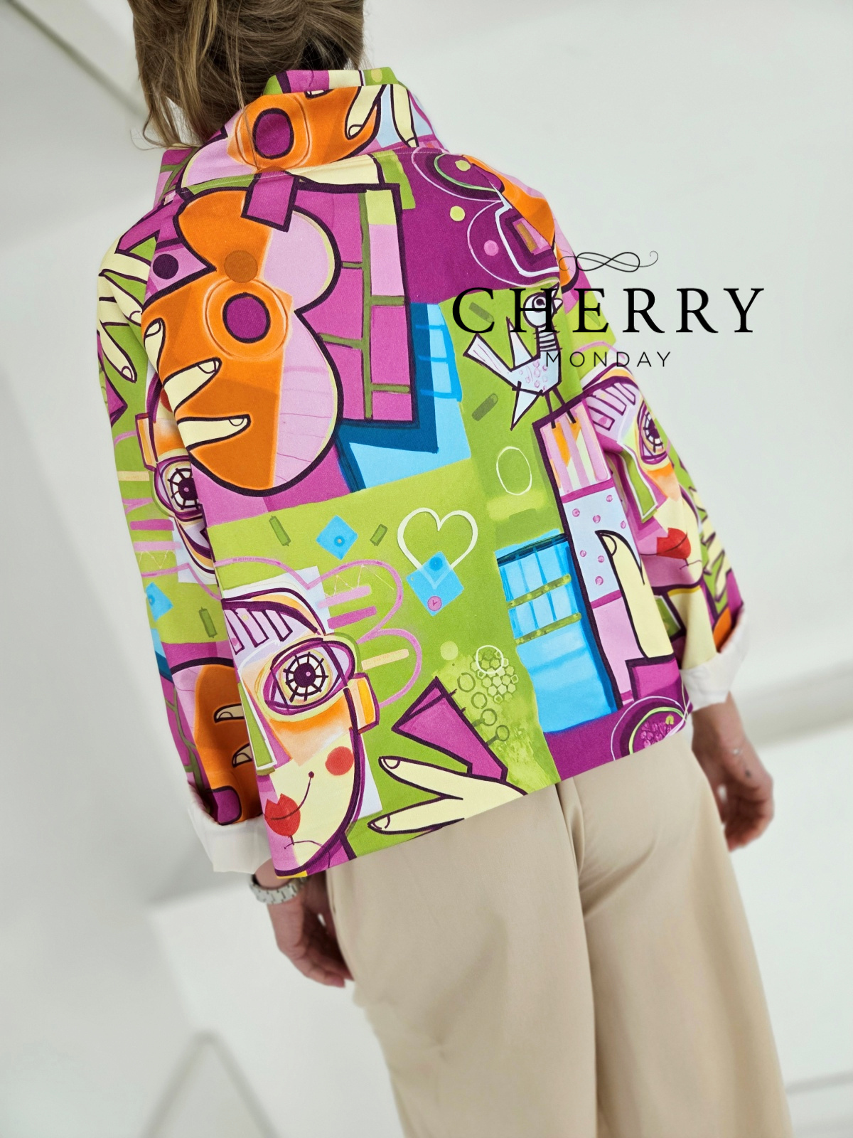 Tanjša jakna živahnega potiska