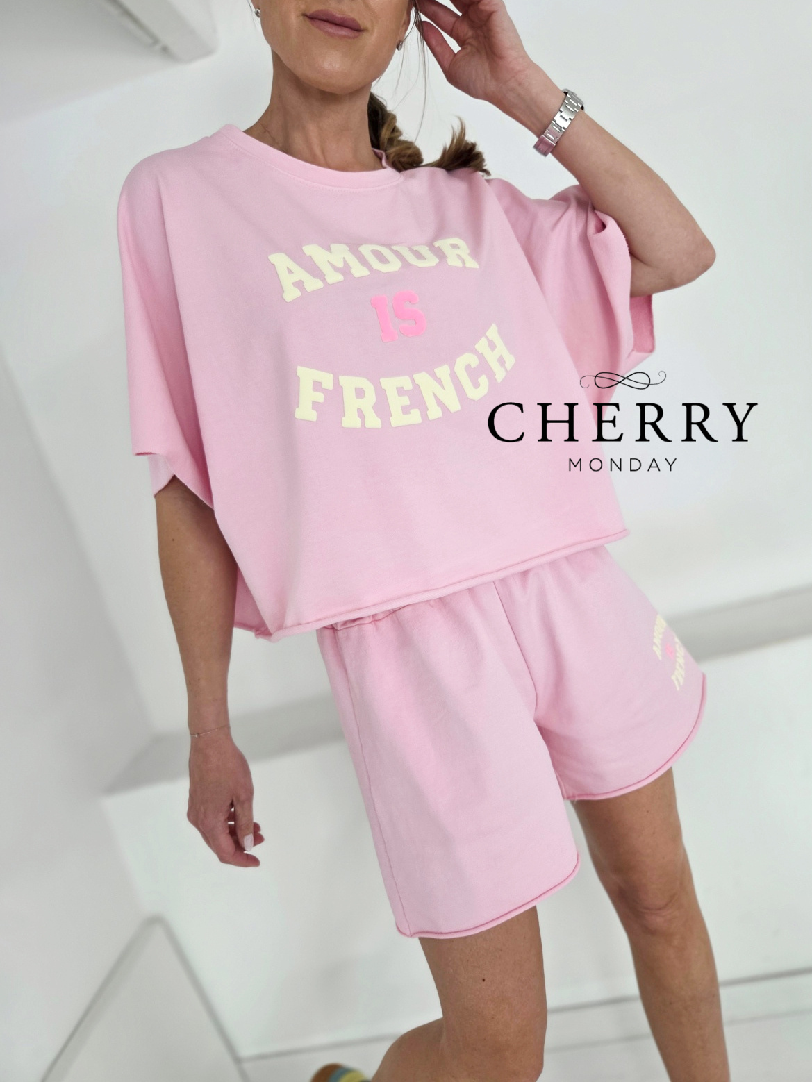 Komplet kratke hlače in majica