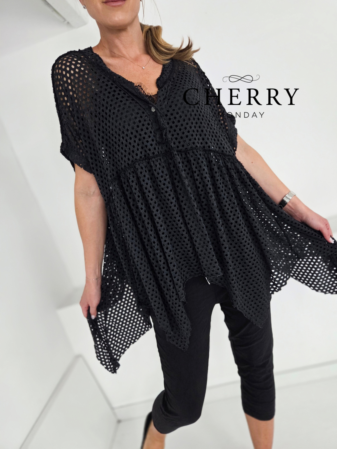 Lahkotna asimetrična tunika