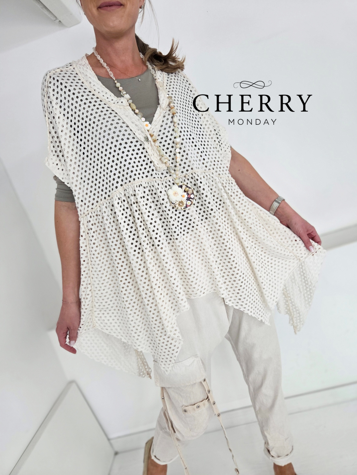 Lahkotna asimetrična tunika