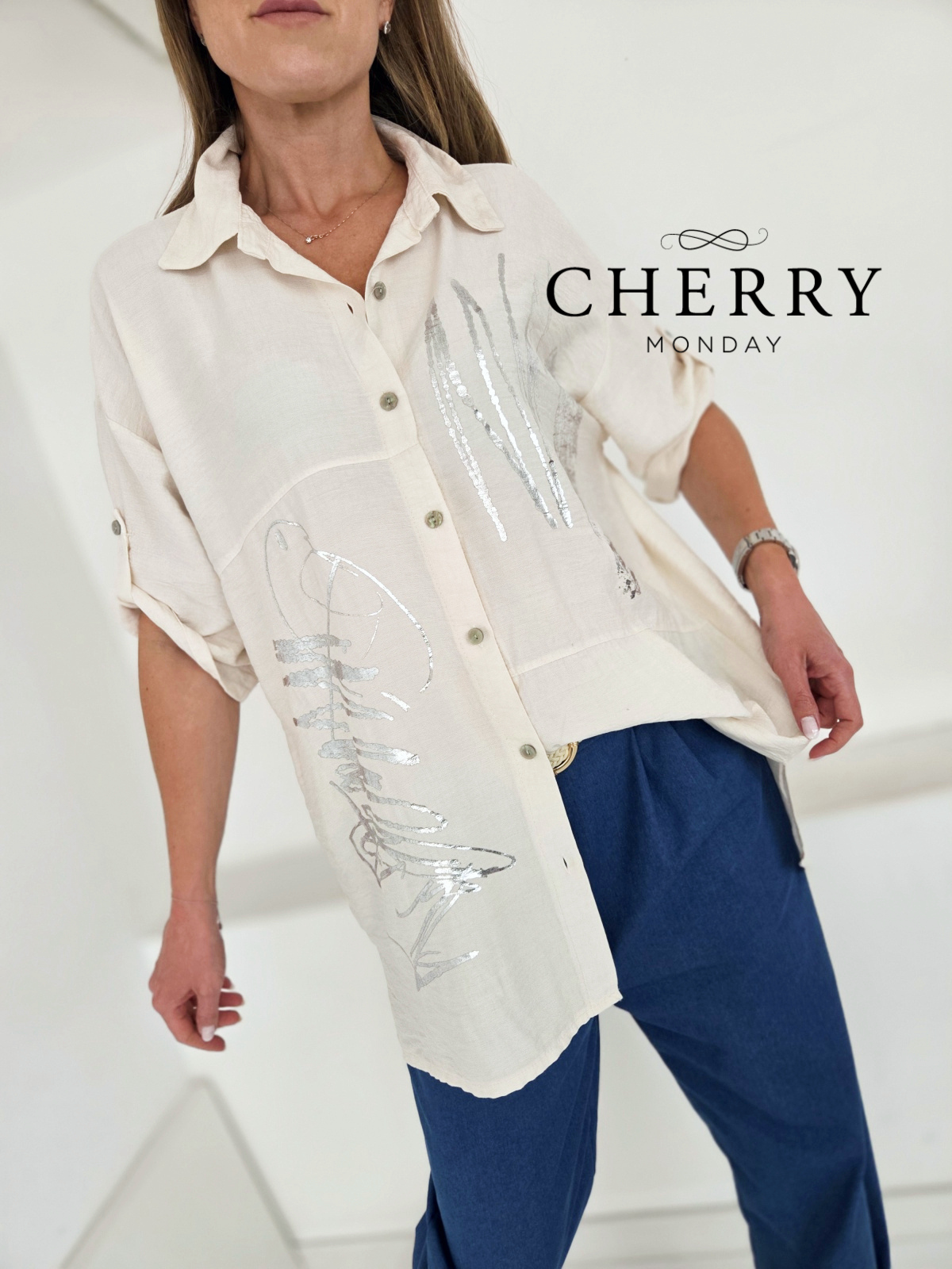 Lahkotna srajca s srebrnim potiskom