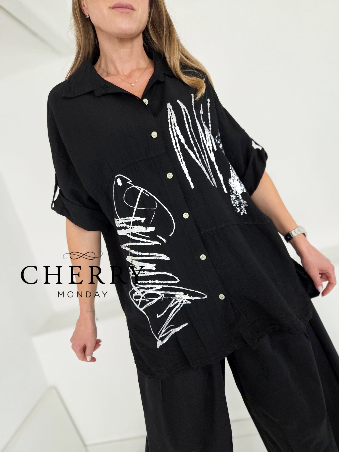 Lahkotna srajca s srebrnim potiskom