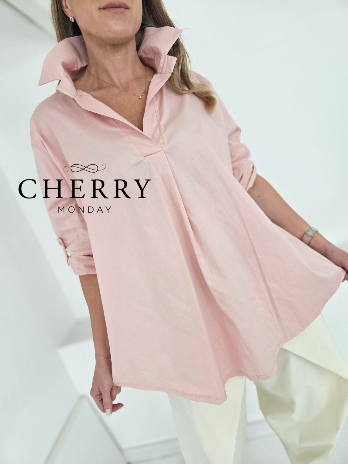 Lahkotna srajca z V izrezom