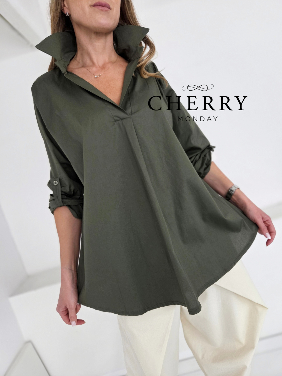 Lahkotna srajca z V izrezom