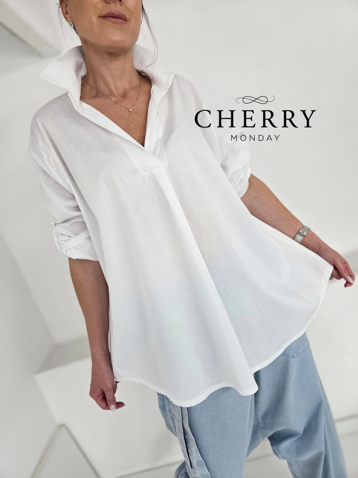 Lahkotna srajca z V izrezom