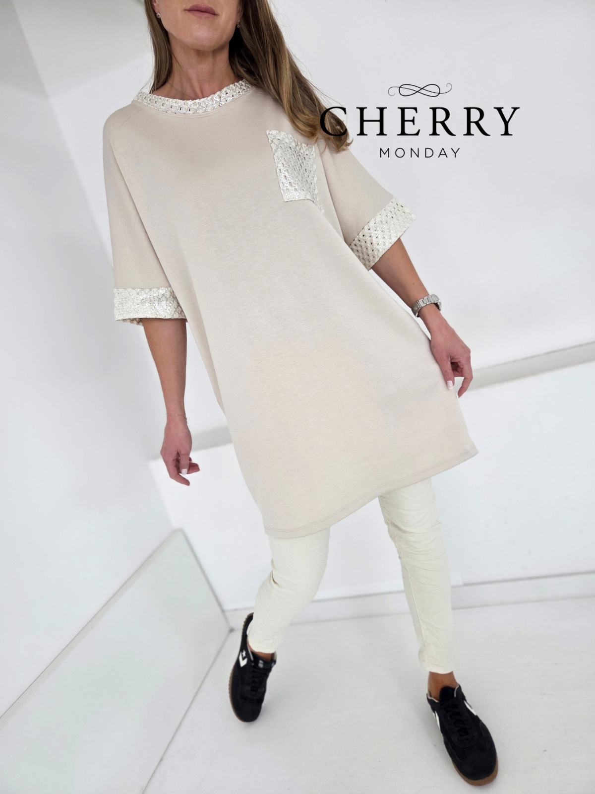 Tunika z zlatim detajlom