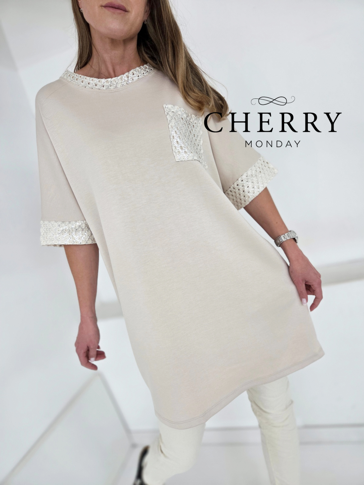 Tunika z zlatim detajlom