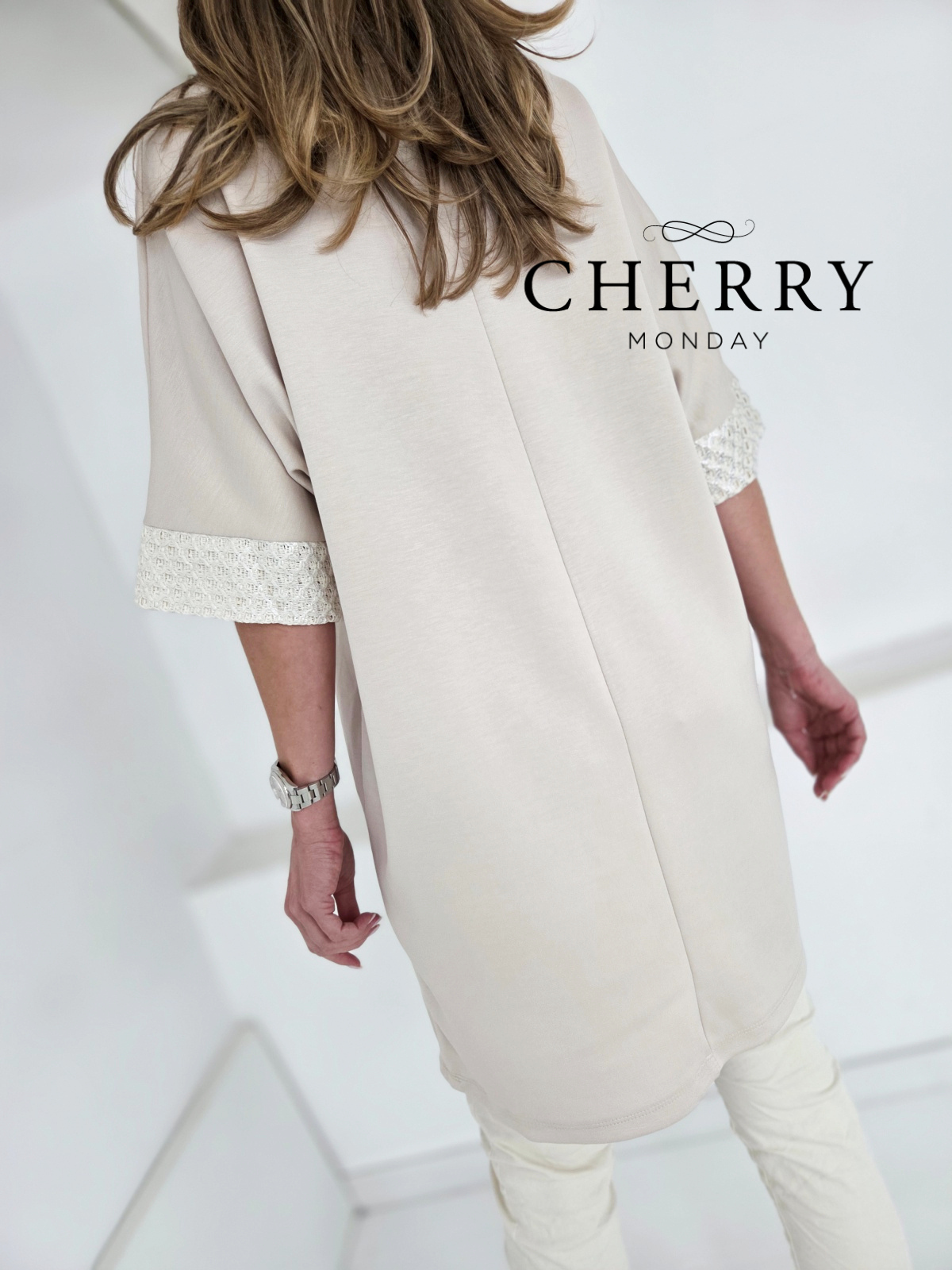 Tunika z zlatim detajlom