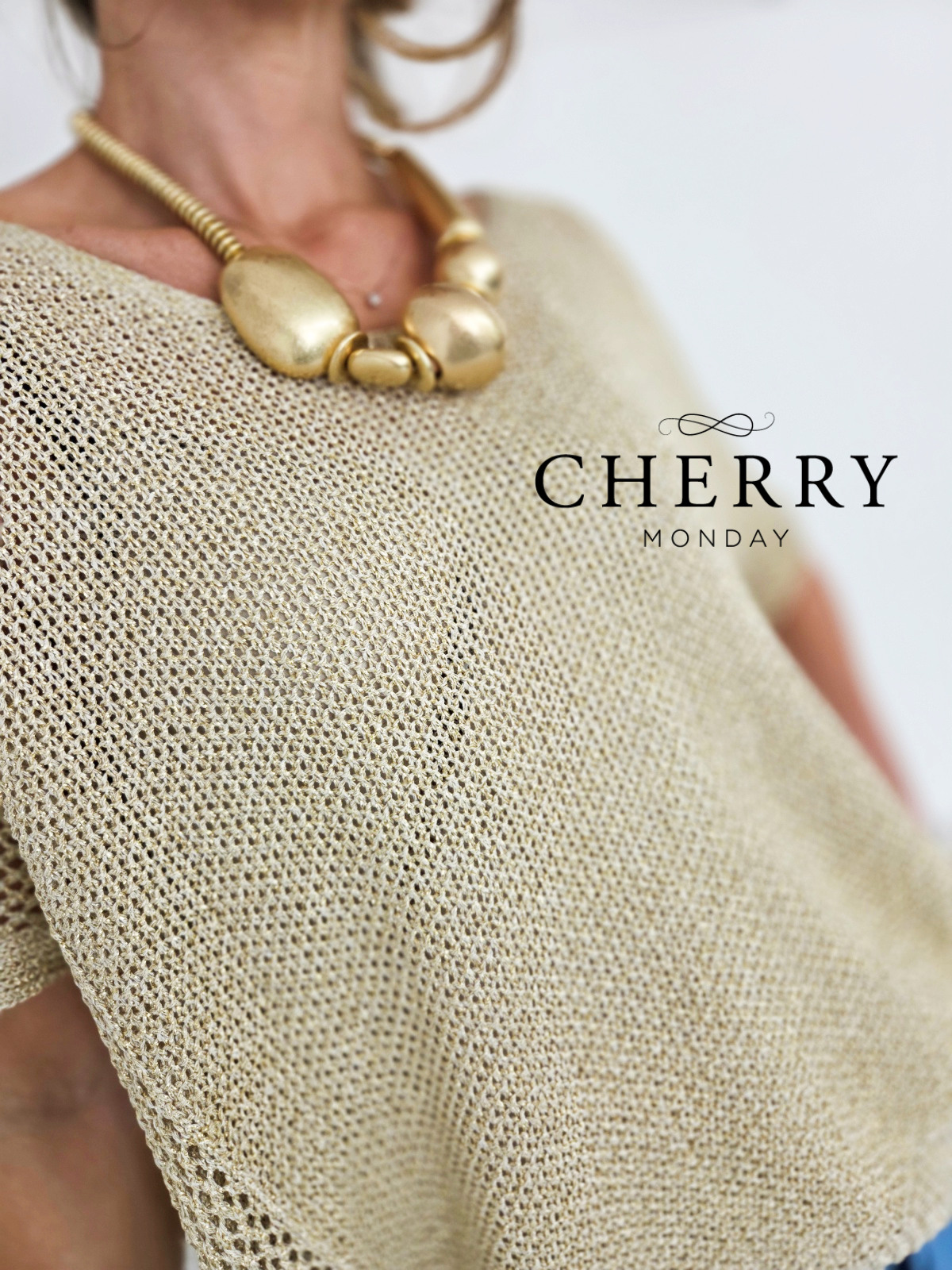 Zlat mrežast pulover