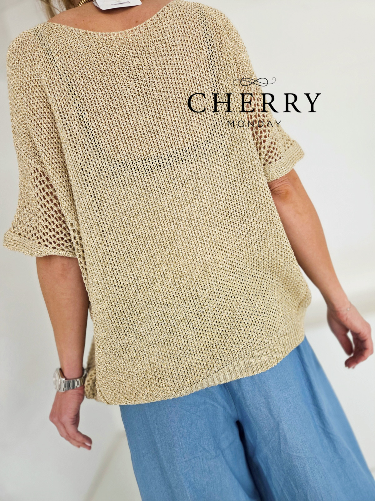 Zlat mrežast pulover