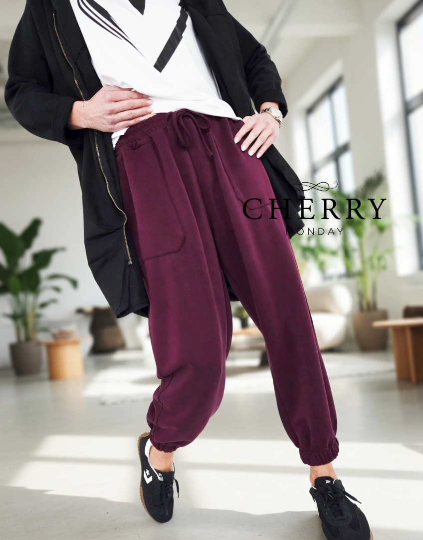 cherry monday 8 (23) Modna plus size hlačna trenirka
