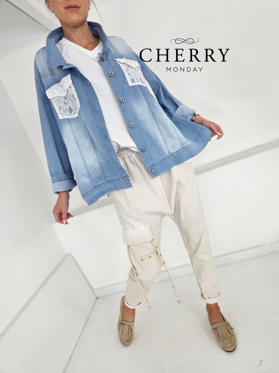 Jeans jakna s čipko