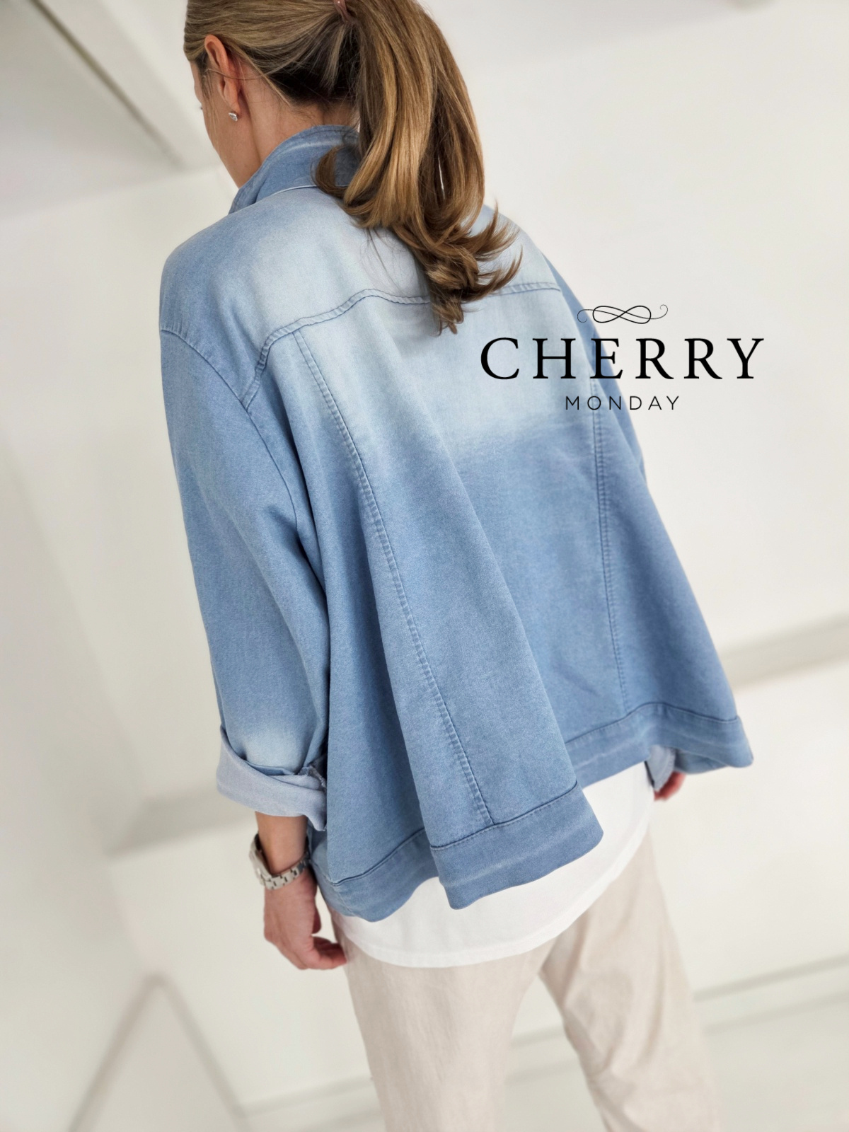 Jeans jakna s čipko