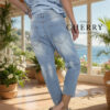 Svetle rahlo natrgane jeans hlače