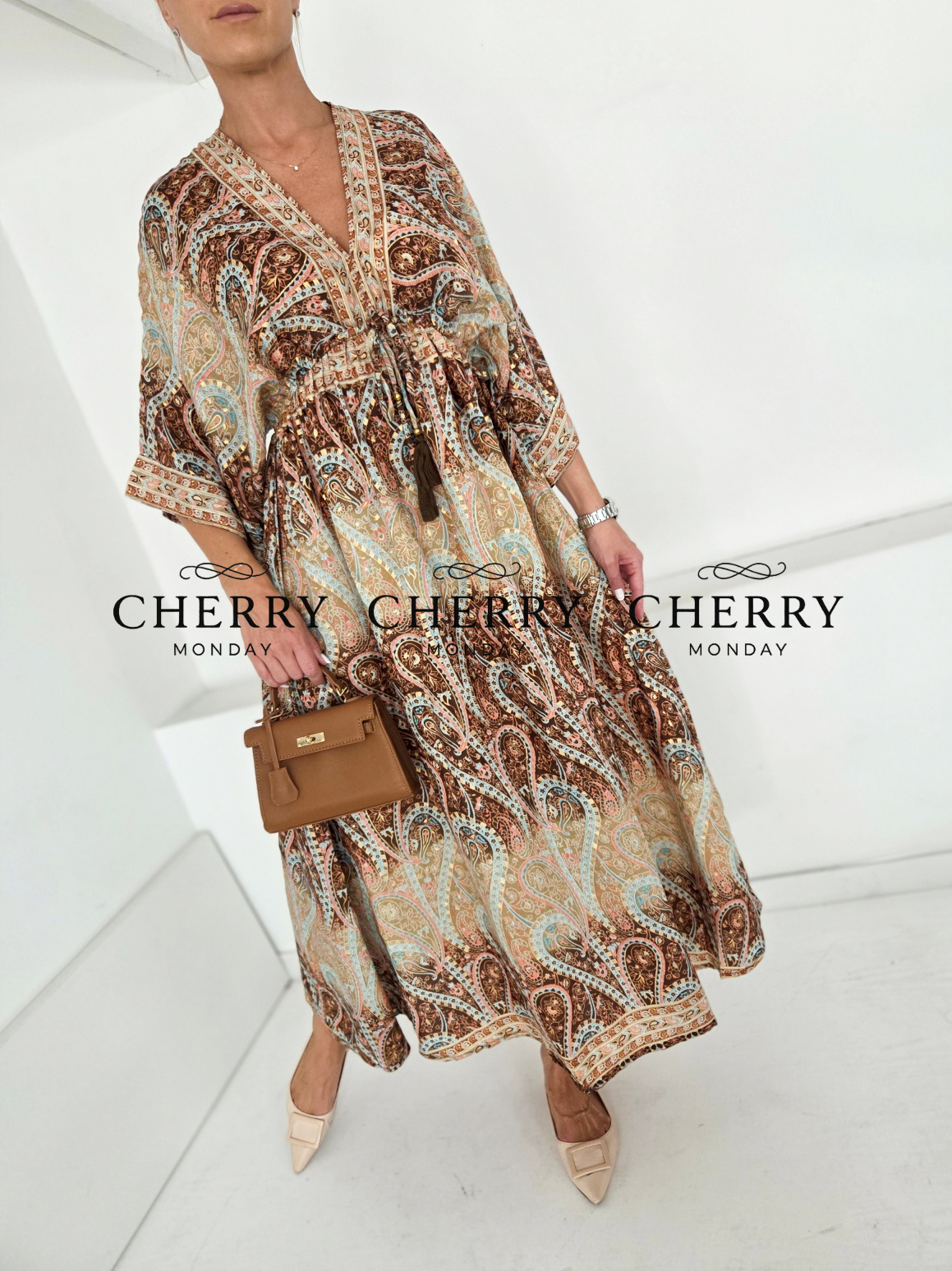 Dolgi kaftan v boho stilu