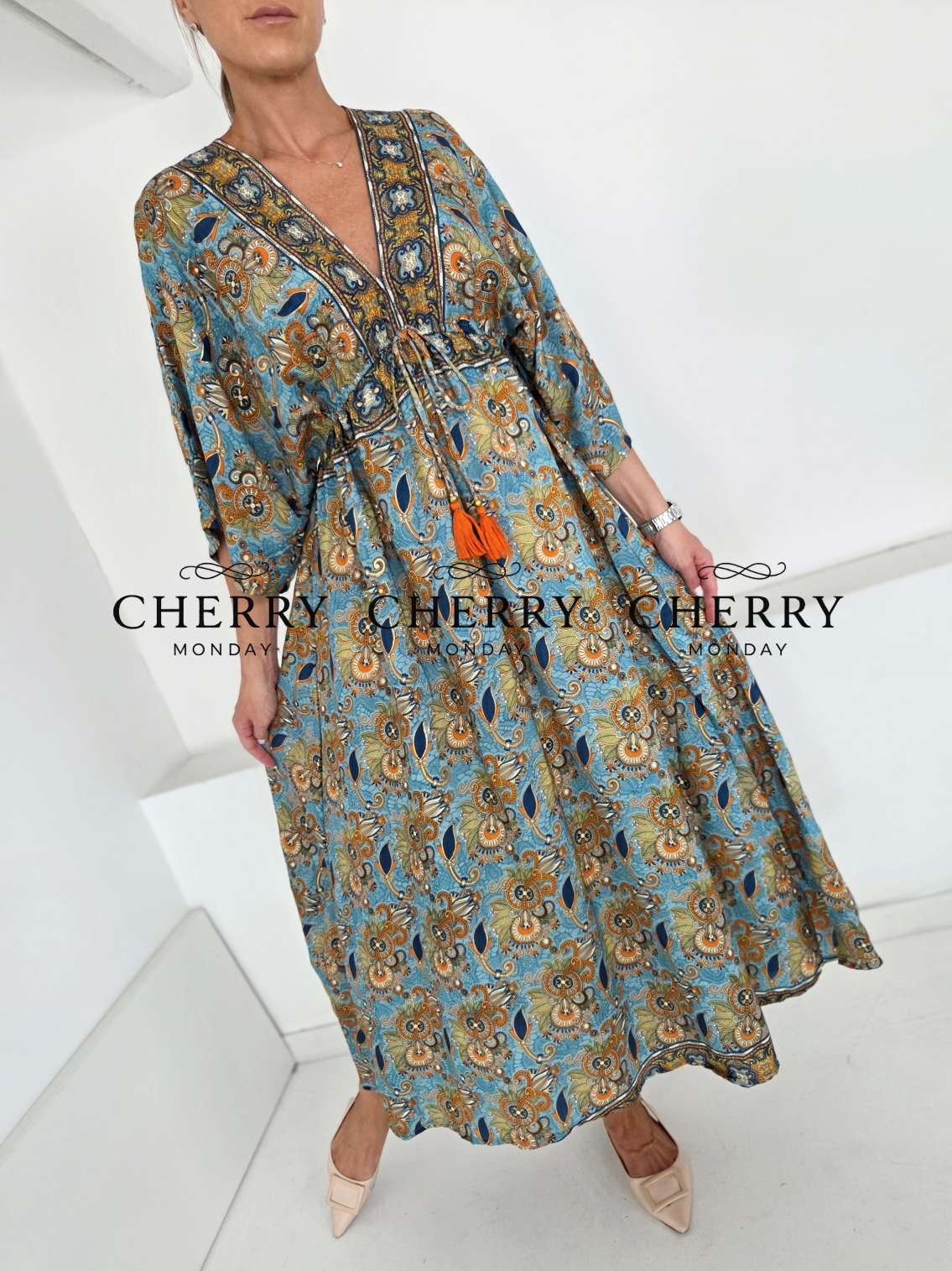 Dolgi kaftan v boho stilu