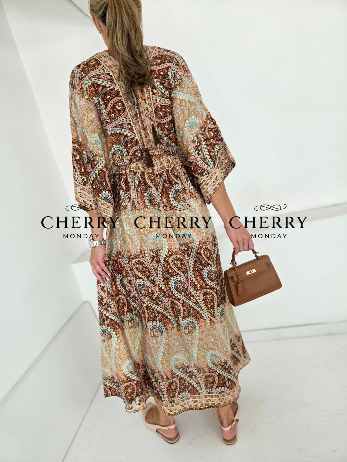 Dolgi kaftan v boho stilu