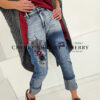 Jeans hlace s cvetlicnimi nasitki (16) Jeans hlače s cvetličnimi našitki