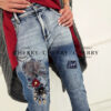 Jeans hlace s cvetlicnimi nasitki (17) Jeans hlače s cvetličnimi našitki