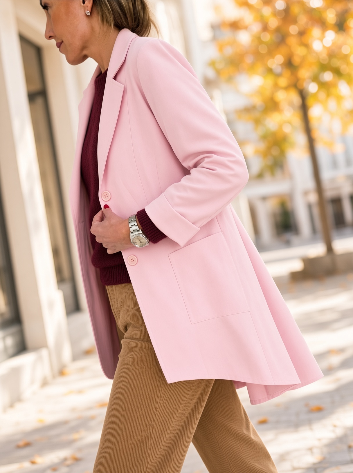 Modni blazer zadaj daljšega kroja