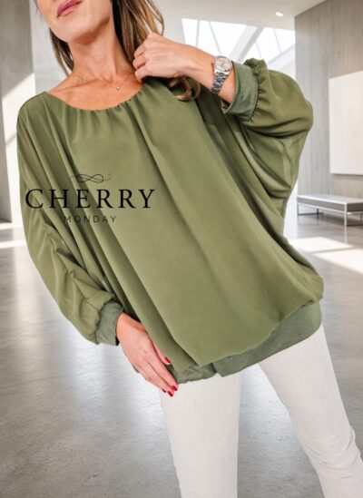 grok-image-0222c4a5-a2cc-48a8-9bee-8163004a4ce1 Plus size bluza iz tančice