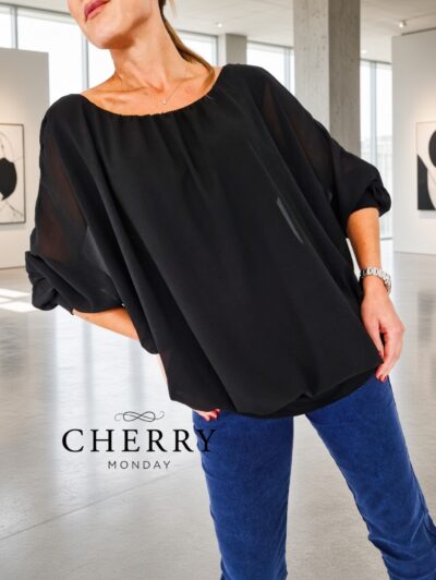 grok-image-4d3fa30b-ef8c-4e82-8277-52121367a275 Plus size bluza iz tančice