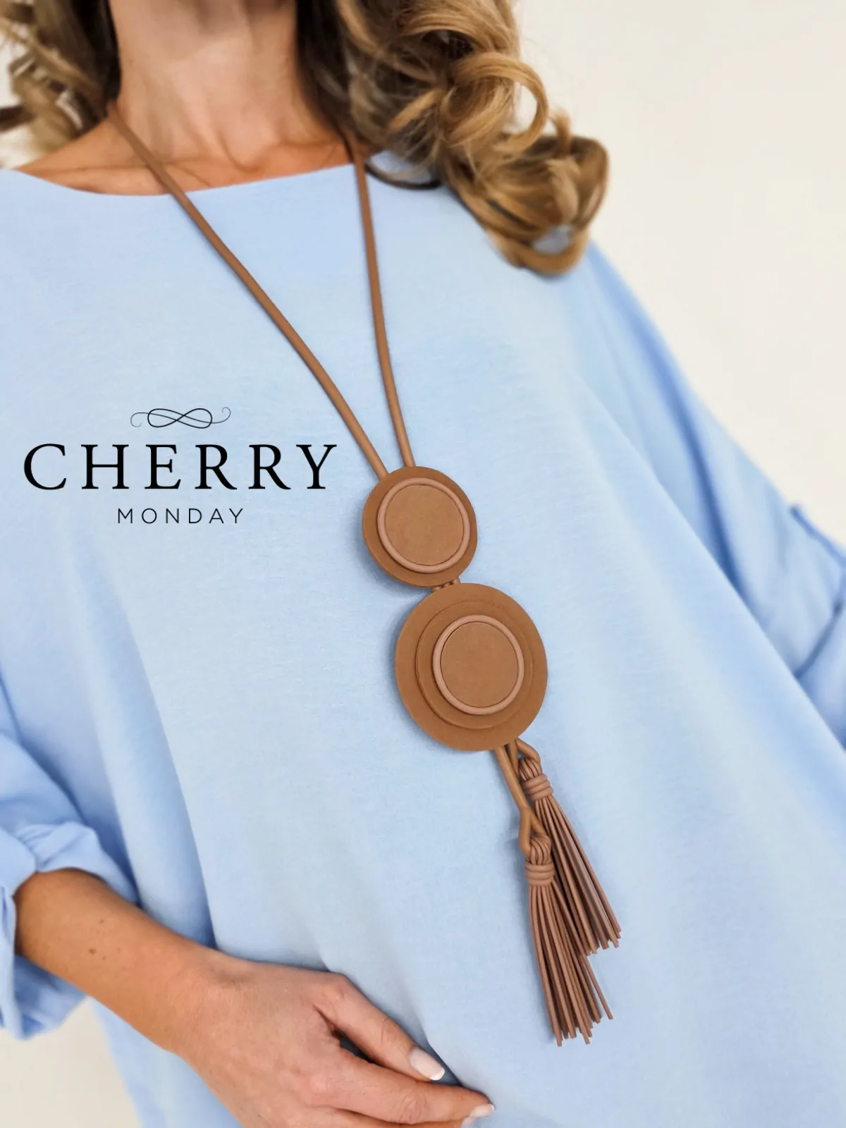 resize_20251127_101144 Daljša ogrlica s krogi in resicami