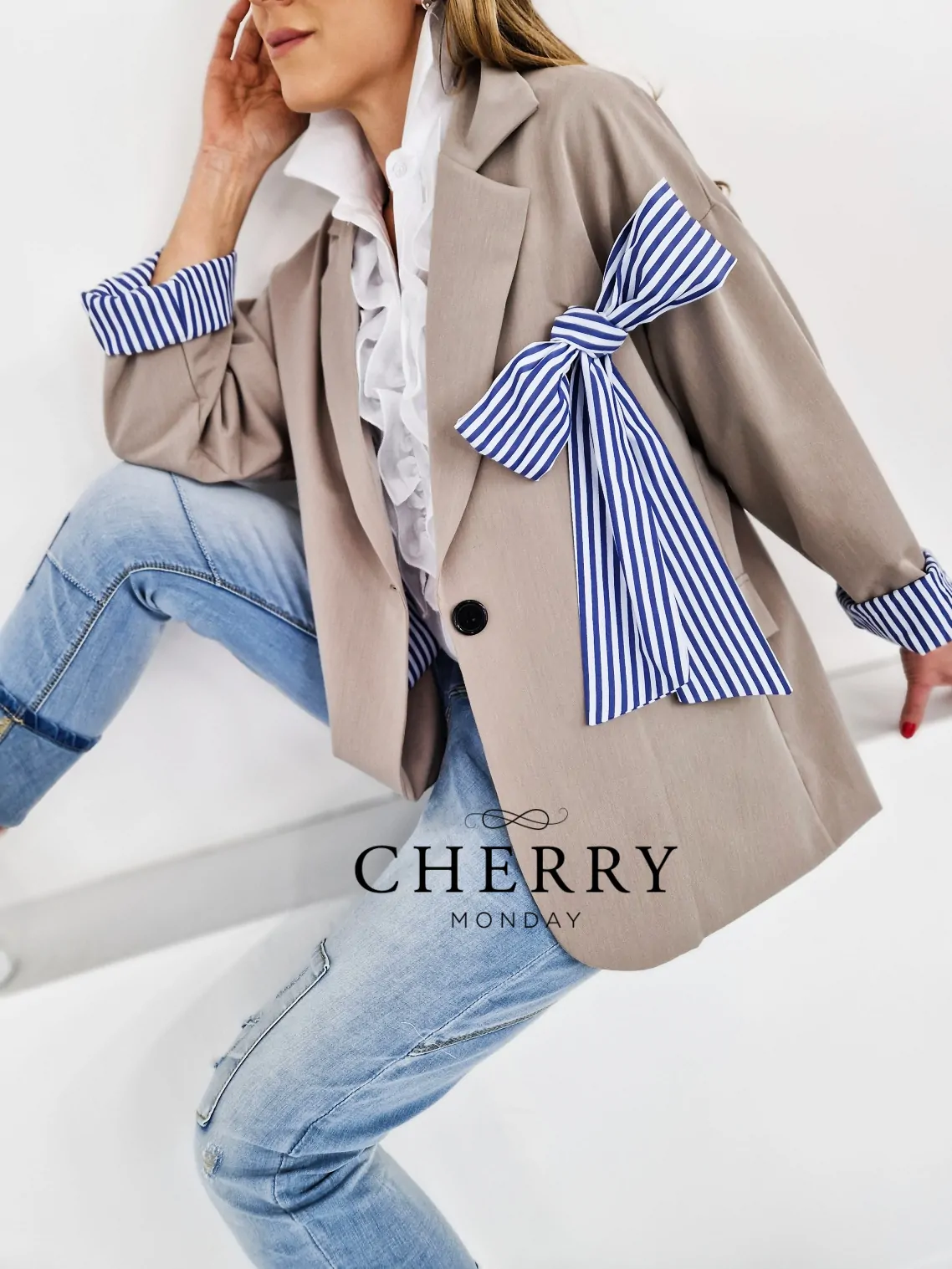 Oversize-blazer-s-pentljo (10) Oversize blazer s pentljo