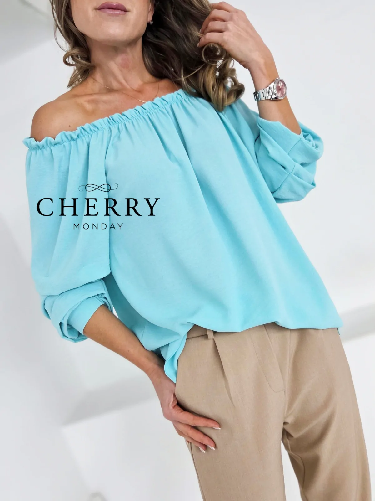 Ohlapna bluza z nabranim ovratnikom