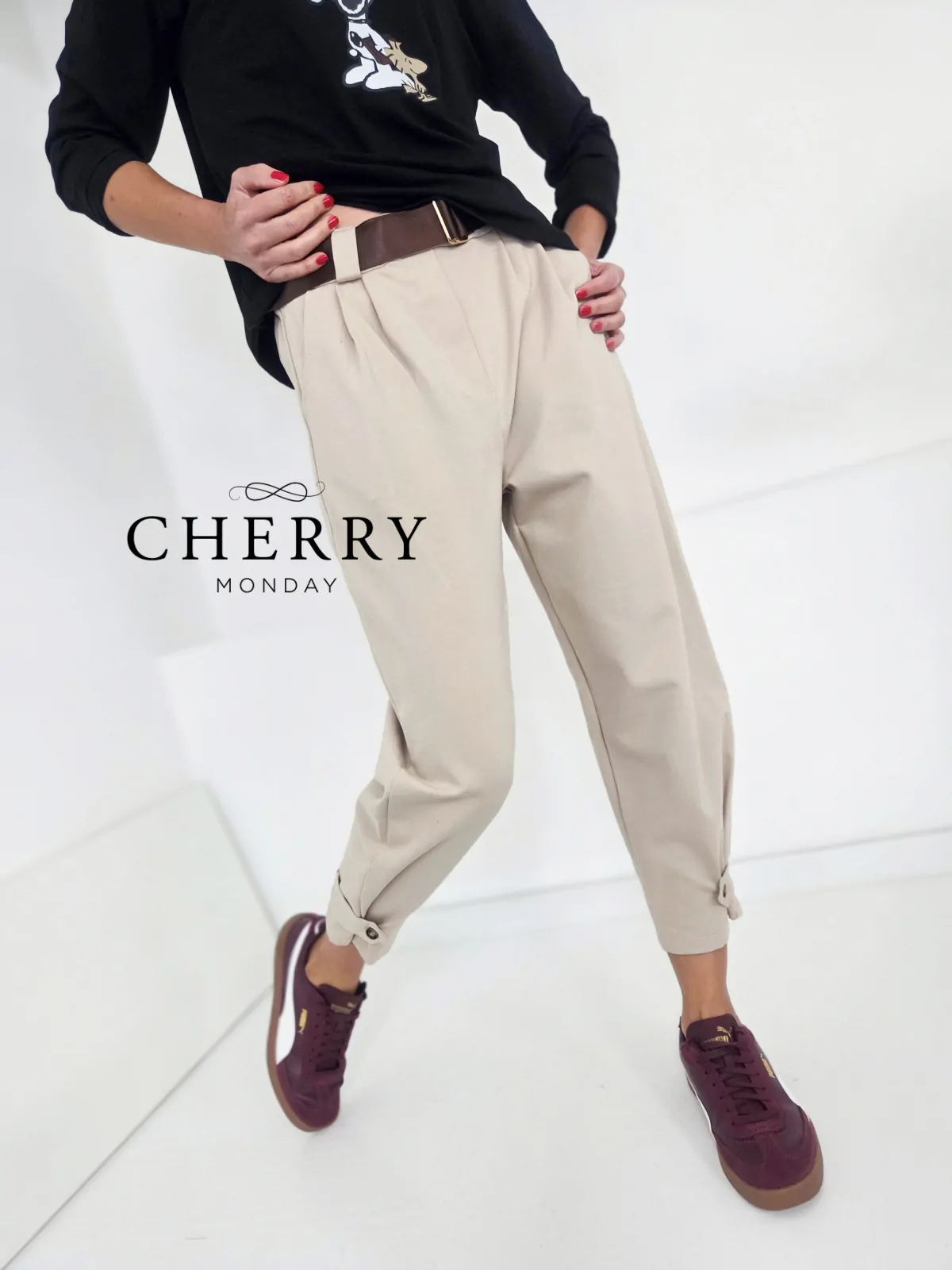 Modne hlače s pasom