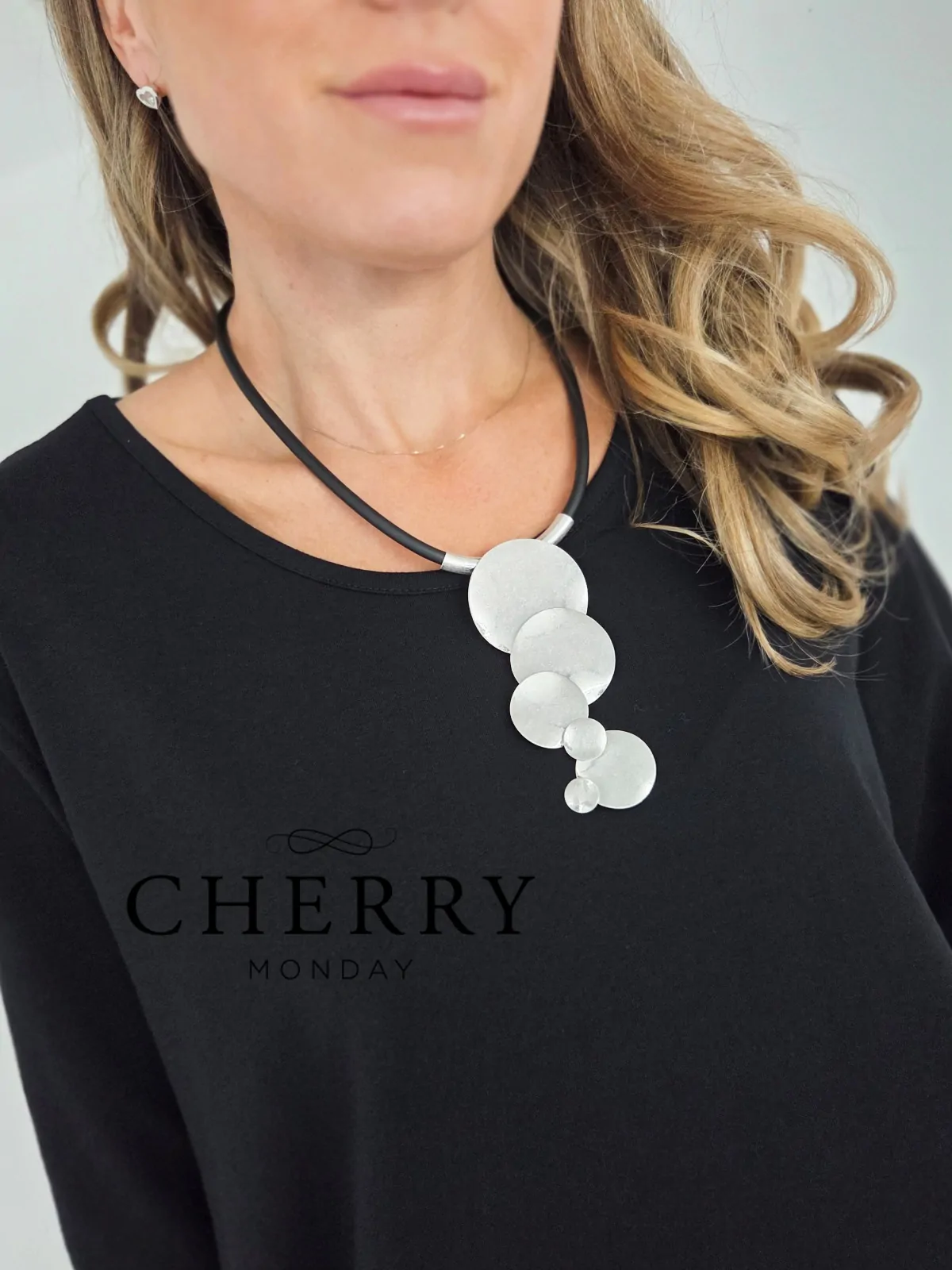 resize_20260305_104240 Ogrlica iz gume z okraski ploščatih krogov