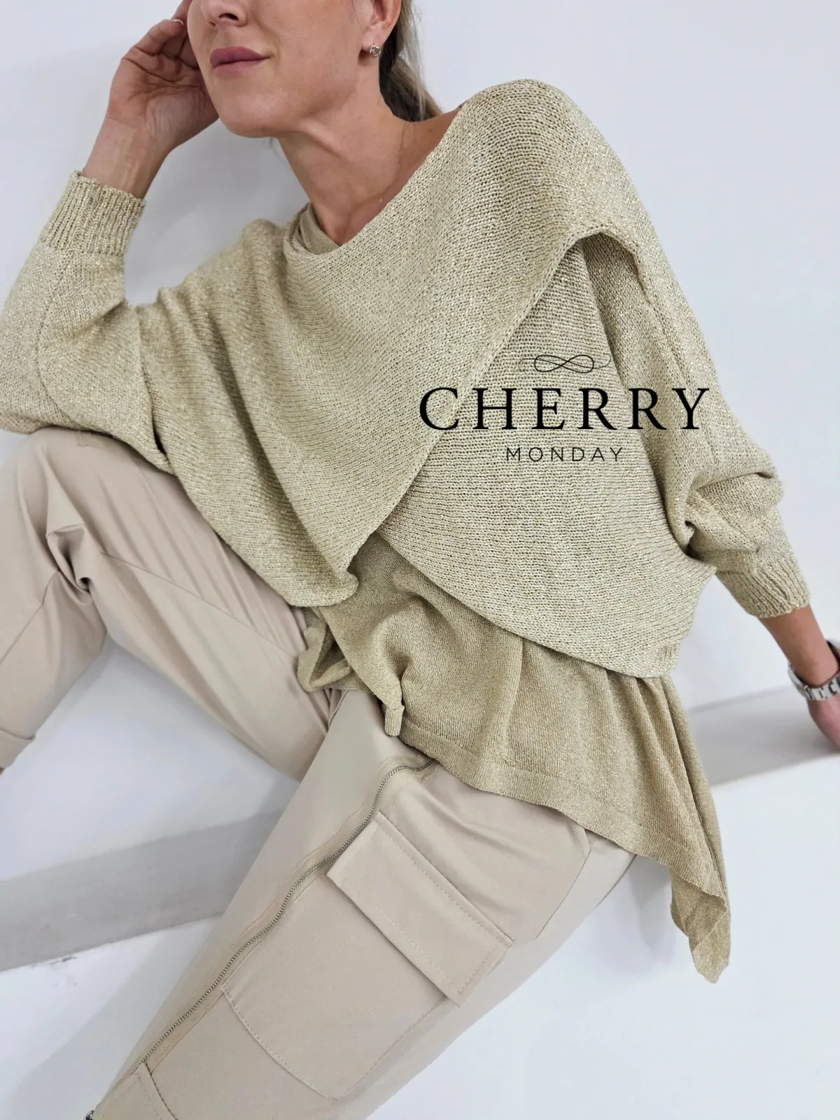 Krajši pulover na preklop