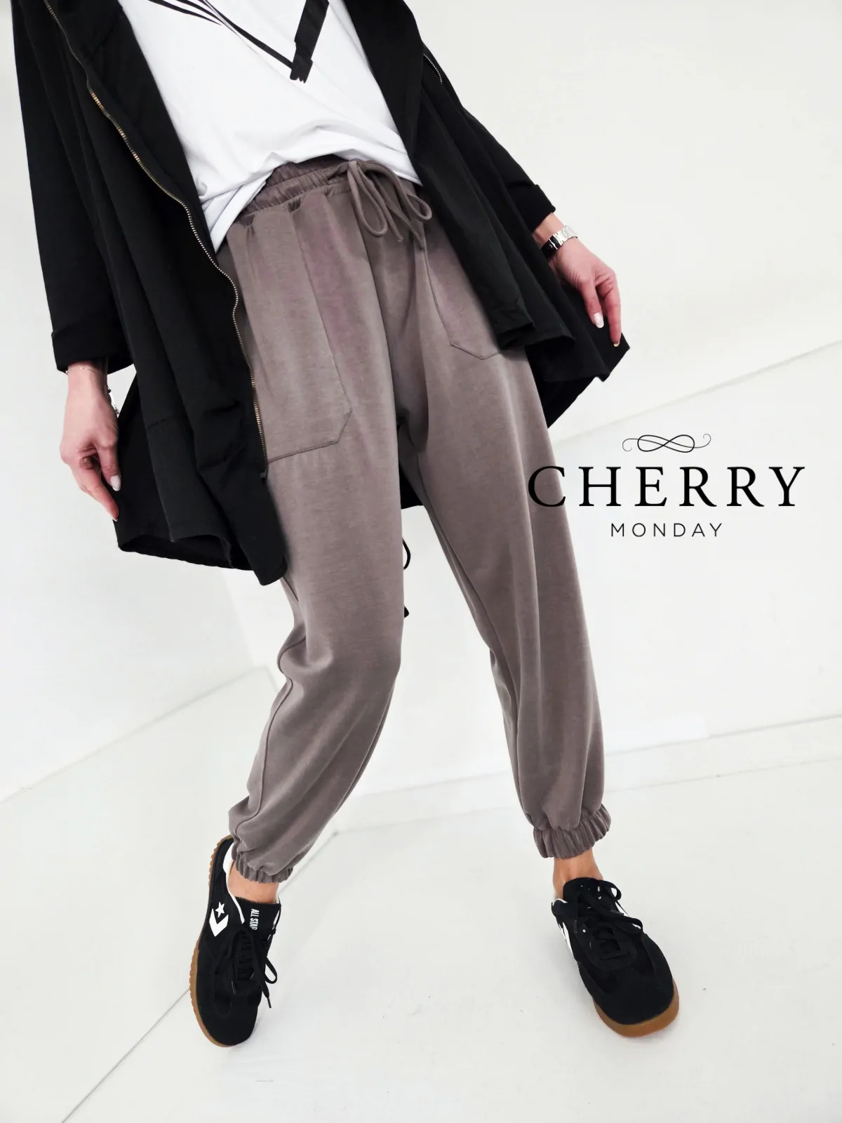 Modna plus size hlačna trenirka