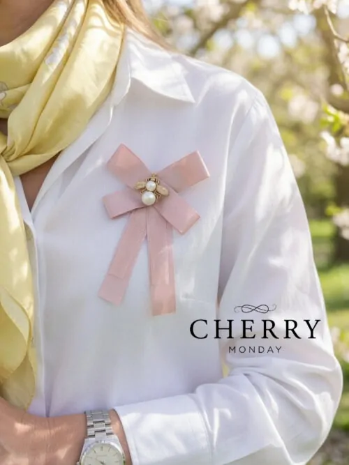 grok_image_1780981192588 Broška pentlja s čebelo