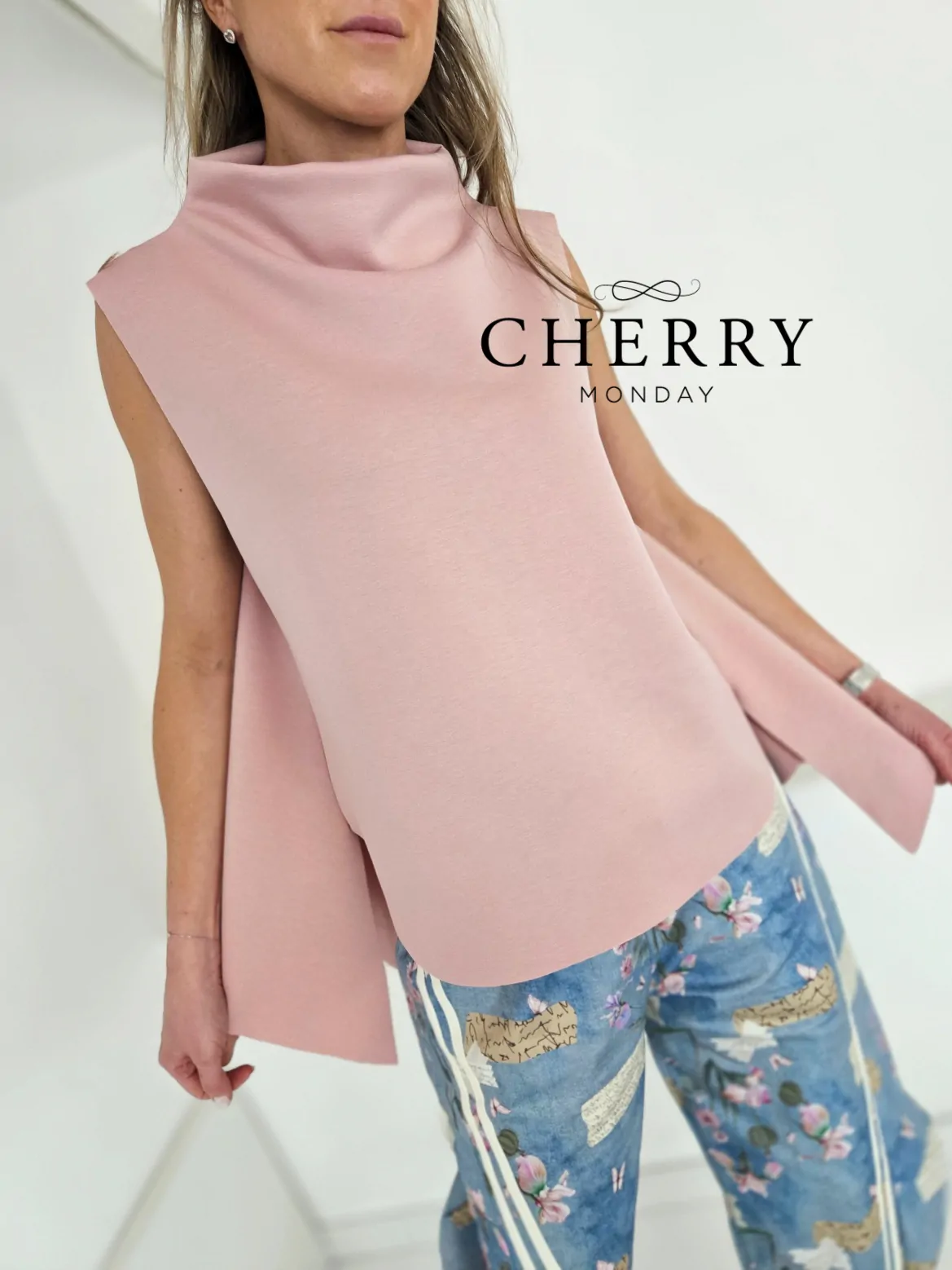 Asimetrični brezrokavnik