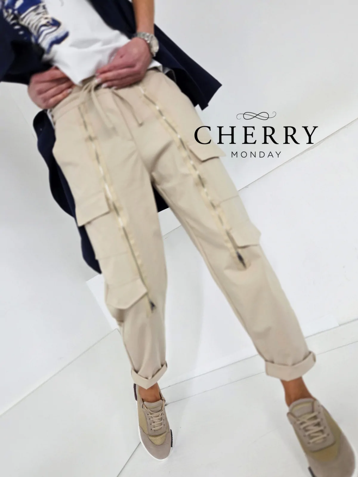 Elasticne hlace z zepi in zadrgo (7) Elastične hlače z žepi in zadrgo