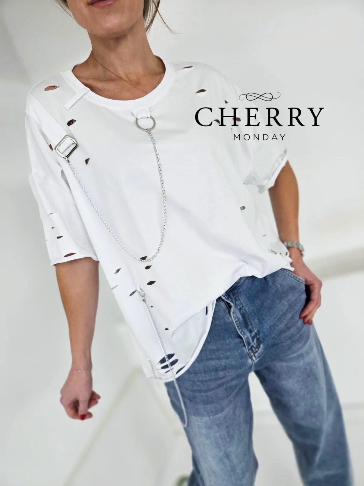 Kratka majica z dekorativno verigo (3) Kratka majica z dekorativno verigo