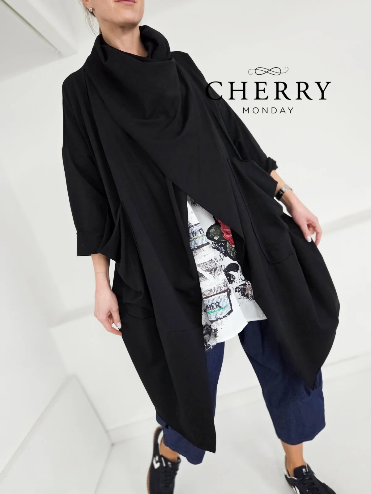 Ohlapna dolga jopa z žepi