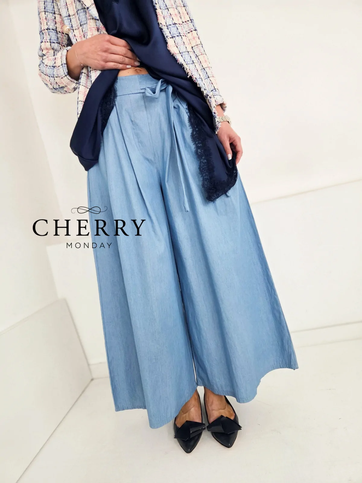 Široke jeans hlače s pentljo